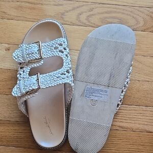 Universal Threads Women's Cream Sandals with Buckle Detail